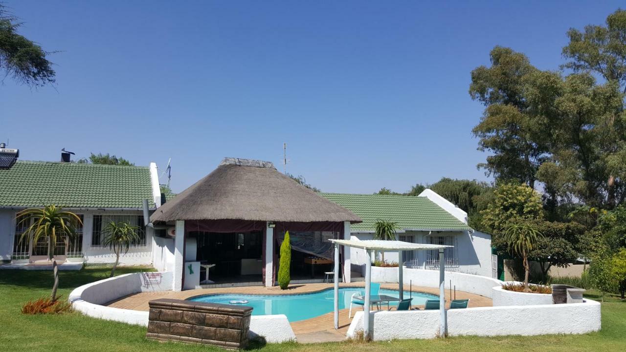 Simbasun Cottages Midrand Exterior foto